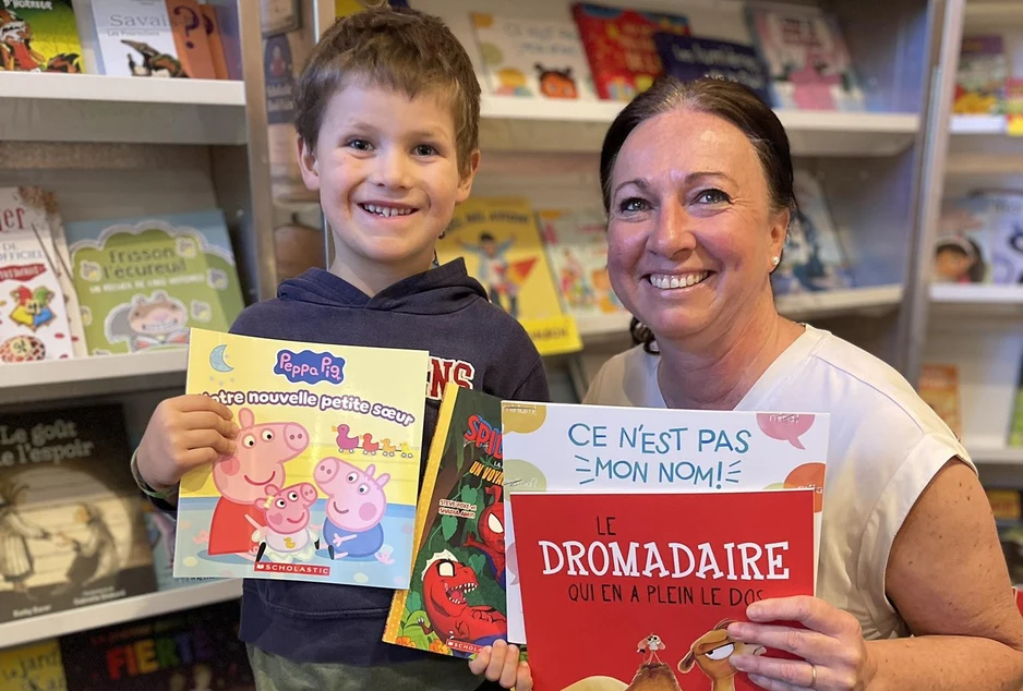Prix reçu par un élève et son enseignante